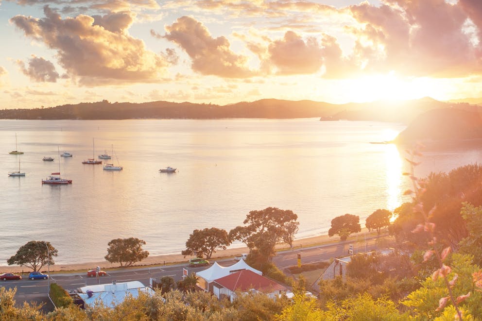 pioneer apartments piahia boat moorings sunrise